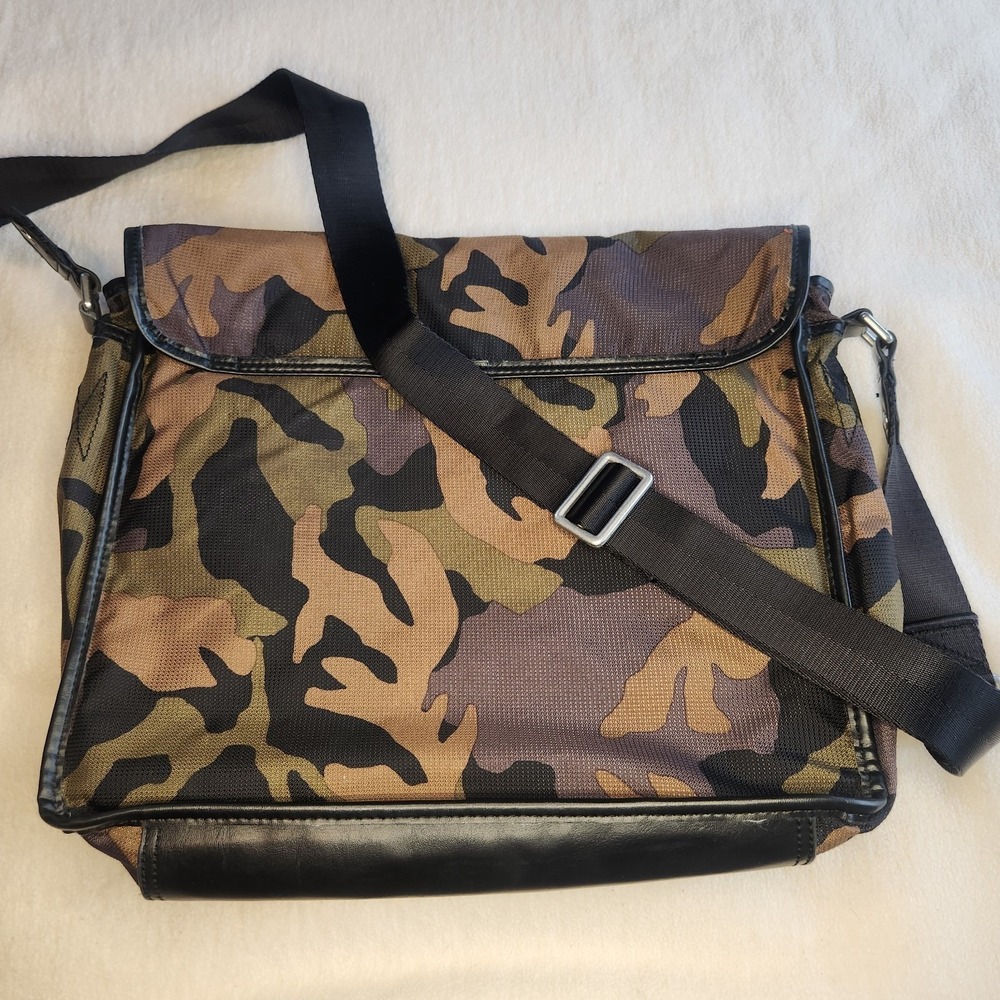 Diesel Camouflage Messenger Bag - Picture 3 of 8